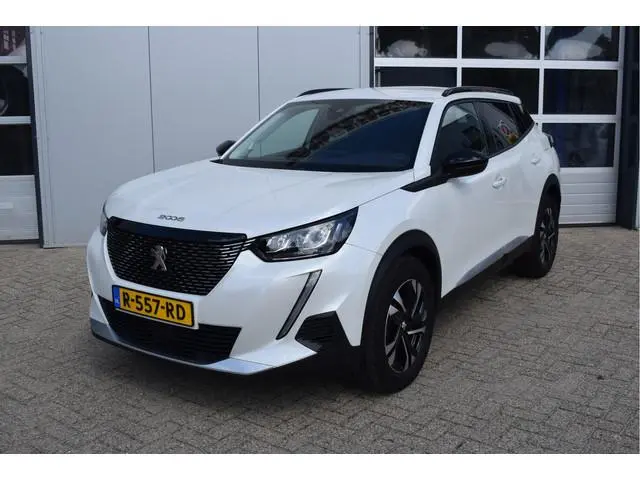 Peugeot 2008 1.2 Allure Pack 100PK | NL-Auto | Camera | Keyless Entry & Start