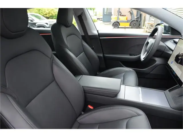 Tesla Model 3 Premium Long Range AWD 78 kWh Highland, AutoPilot4.0 (FSD 99,- p/mnd) 19" Alu