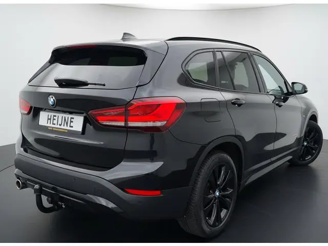 BMW X1 xDrive25e 221PK PHEV HIGH EXECUTIVE SPORT TREKHAAK/LEDER/HEAD-UP/PANORAMADAK PLUG-IN HYBRIDE