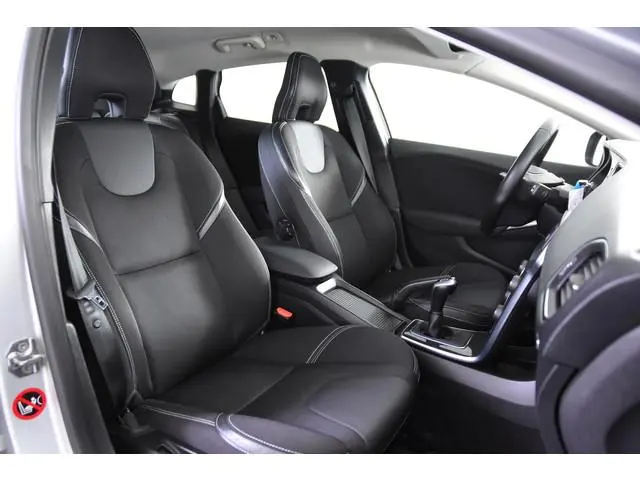 Volvo V40 2.0 T3 Nordic+ *Leer*Navigatie*Stoelverwarming*Trekhaak*