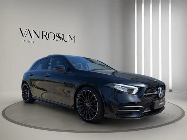 Mercedes-Benz A-klasse 180 Business Solution AMG Pano | Stoelverwarming | 19 "| Parksensors V+A | Wi...