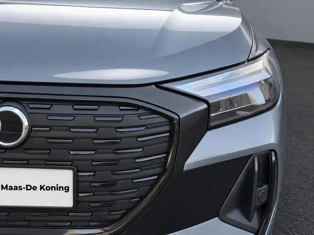 Audi Q4 e-tron 40 S edition 77 kWh 204pk · Panoramadak · Camera · Keyless · Dodehoeksensor · Head-Up...