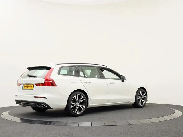 Volvo V60 2.0 B3 Momentum Advantage | Elek. trekhaak | Navi | Camera