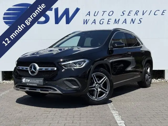 Mercedes-Benz GLA-klasse 200 Business Solution Luxury | Trekhaak | Ambient Light | LED | 18 inch
