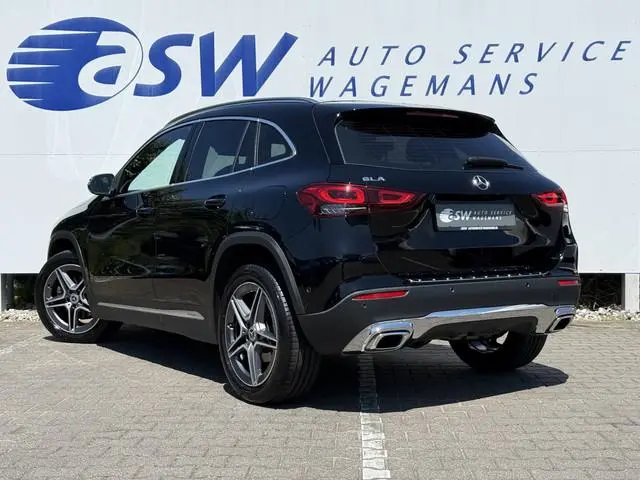 Mercedes-Benz GLA-klasse 200 Business Solution Luxury | Trekhaak | Ambient Light | LED | 18 inch