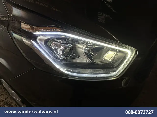 Ford Transit Custom 2.0 TDCI 131pk L2H1 Euro6 Airco | Navigatie | Apple Carplay | LED | 2800kg Trekh...