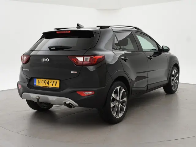 Kia Stonic 1.0 T-GDi DYNAMICPLUSLINE + TREKHAAK | STOELVERW. | CAMERA | 17 INCH | CARPLAY | KEYLESS