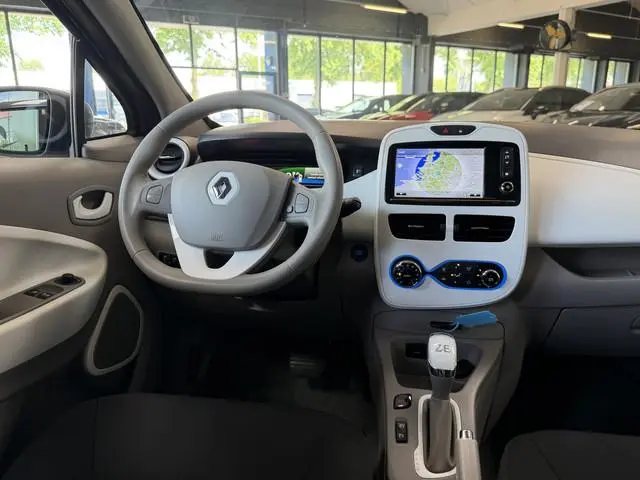 Renault ZOE R90 41 kWh (Huur Accu) Navigatie | Clima | 16" | Cruise control | Bluetooth | Dealer ond...
