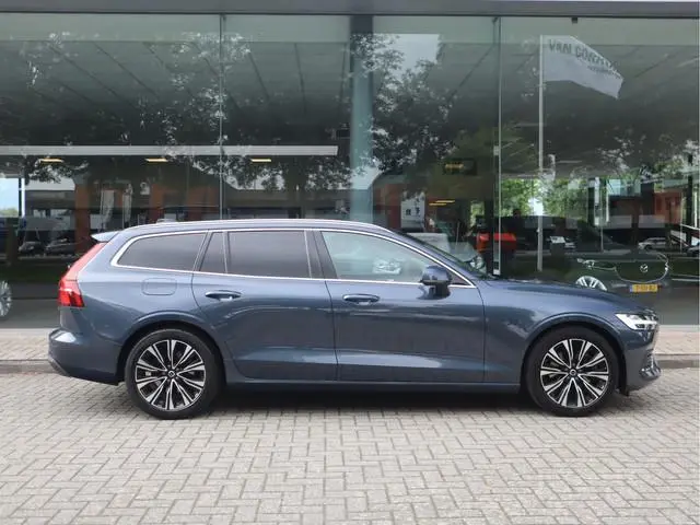 Volvo V60 2.0 B3 Plus Bright Navi / Carplay / Stoel-Stuurverw / Elek Trekhaak / Camera / Stoelmemory...