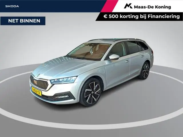 Skoda Octavia Combi 1.4 TSI iV PHEV 204pk DSG Business Edition · Stuur- & Stoelverwarming · Apple/An...