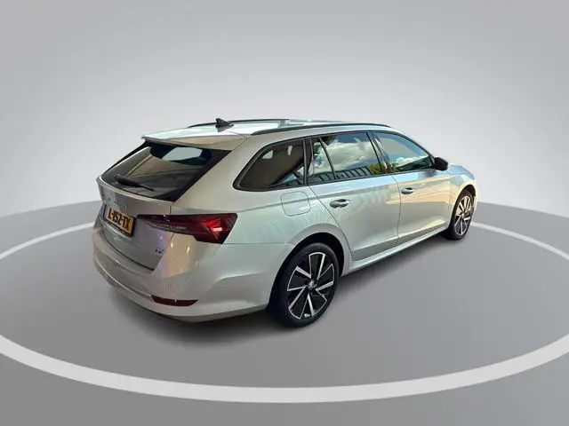 Skoda Octavia Combi 1.4 TSI iV PHEV 204pk DSG Business Edition · Stuur- & Stoelverwarming · Apple/An...