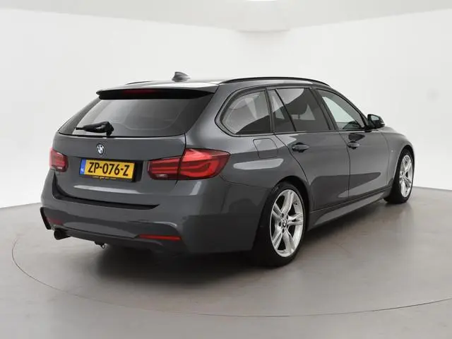 BMW 3-serie Touring 318i M-SPORT + AFN. TREKHAAK | LEDER SPORTINT. | DIGITALE COCKPIT | STOELVERWARM...