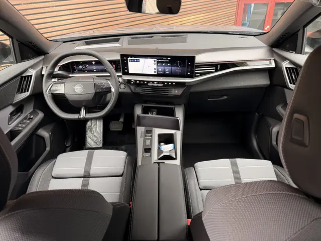 Opel Grandland 1.6 Turbo Plug-in-Hybrid Ultimate Trekhaak / 360* Camera / Navi / Clima / LED / AGR