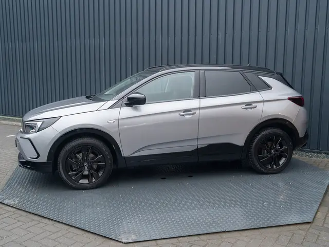 Opel Grandland 1.2 Turbo GS Line | Camera | Stoel & Stuur verw. | Navi | Prijs Rijklaar!!