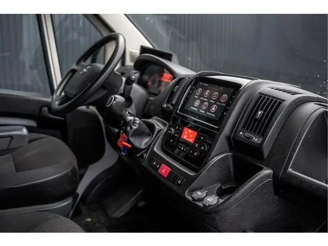 Opel Movano 2.2 D | 3-Zits | Bakwagen met Laadklep en zijdeur | LED | Carplay | Cruise | Climatronic