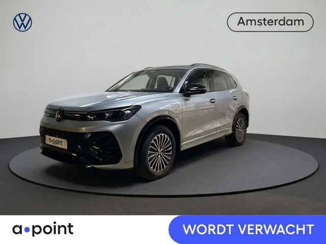 Volkswagen Tiguan 1.5 eHybrid R-Line Edition 204 pk Automaat (DSG) | Verlengde garantie | Navigatie...