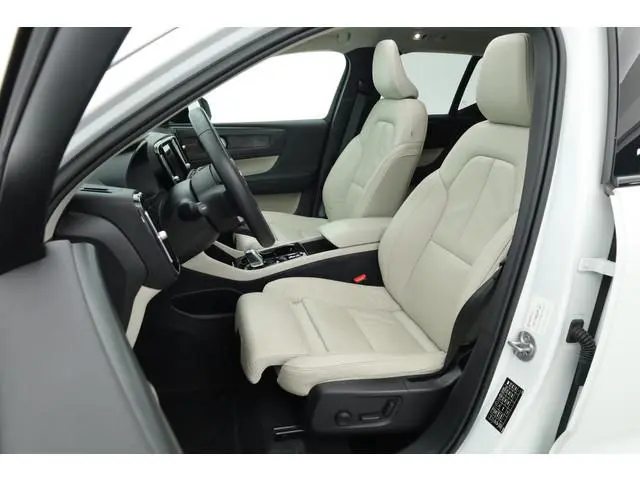 Volvo XC40 1.5 T4 Plug-in hybrid Ultimate Dark | Rijklaar! | Pano | Dig. Cockpit | Nav+CarPlay | Stu...