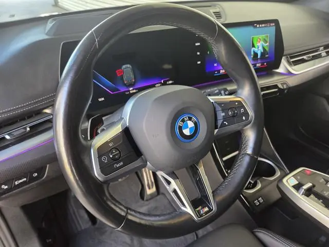 BMW iX1