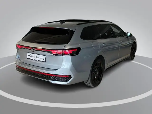 Volkswagen Passat Variant 1.5eHybrid 200kW/272PK R-Line Black Style DSG · Panoramadak · Trekhaak · L...