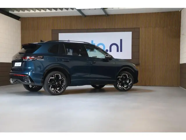 Volkswagen Tiguan 1.5 eHybrid 272pk R-Line Black Style Pano/Leder/IQ.Light HD/360/Headup/HK/Keyless/...