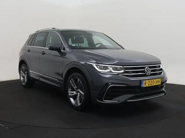 Volkswagen Tiguan 1.4 TSI eHybrid R-Line Business+ | PANO | IQ-Light | VC | Adapt. Cruise | Clima |...