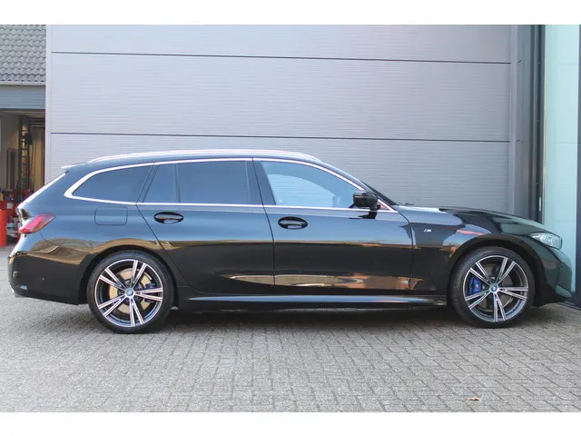 BMW 3-serie Touring 330e | Adaptieve cruise | Leder | 360 Camera | M-Pakket