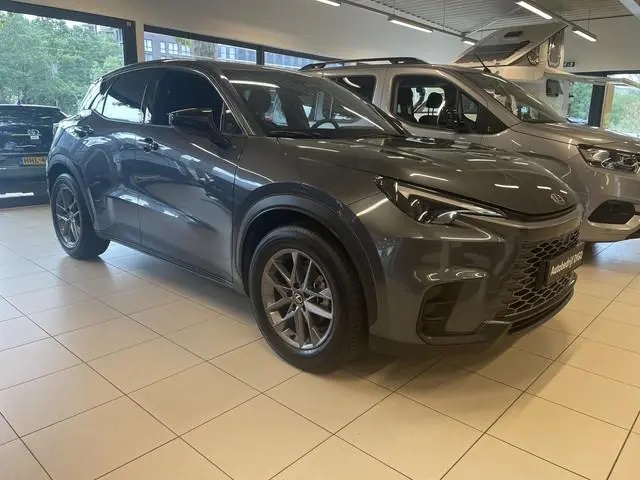 Lexus LBX 1.5 Business Line 2WD | Dodehoek detectie | Stuur- & Stoelverwarming | Navigatie | Parkeer...