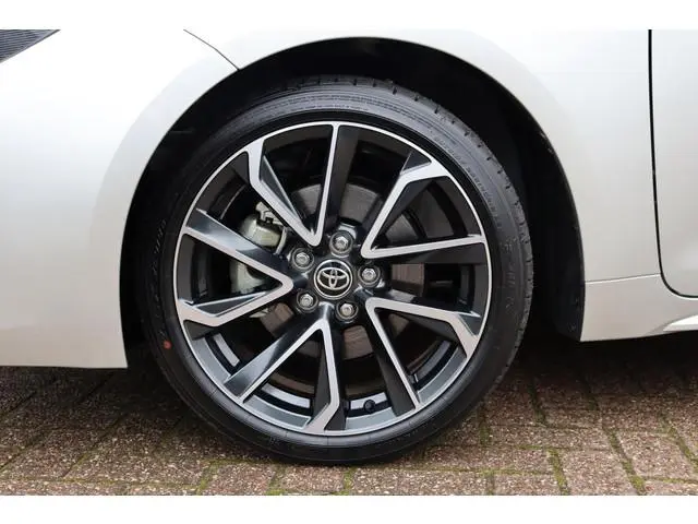 Toyota Corolla Hybrid 180 Executive Nieuw en uit voorraad leverbaar met € 6.000, - voordeel, Stoel &...