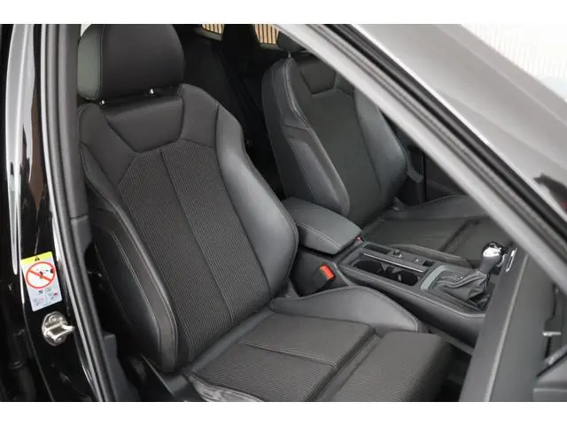 Audi Q3 Sportback 45 TFSI e 245pk S Edition Trekhaak Camera Virtual Cockpit Stoelverwarming Navigati...