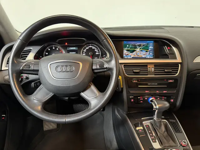 Audi A4 Limousine 1.8 TFSI Business Edition Automaat Navigatie Cruise control Climate control Parkee...