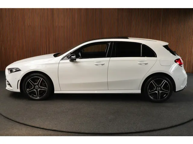 Mercedes-Benz A-klasse 250e AMG Line Panodak Leer Navi PTS LM velgen EQ BTW auto!