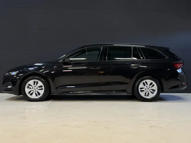 ŠKODA Octavia Combi 1.0 TSI Sport Business | Apple Carplay | Stoelverwarming | Trekhaak