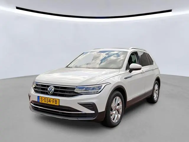 Volkswagen Tiguan 1.5 TSI 150pk DSG Life Business | Panoramadak | Wekl. trekhaak | Keyless | Stoelve...