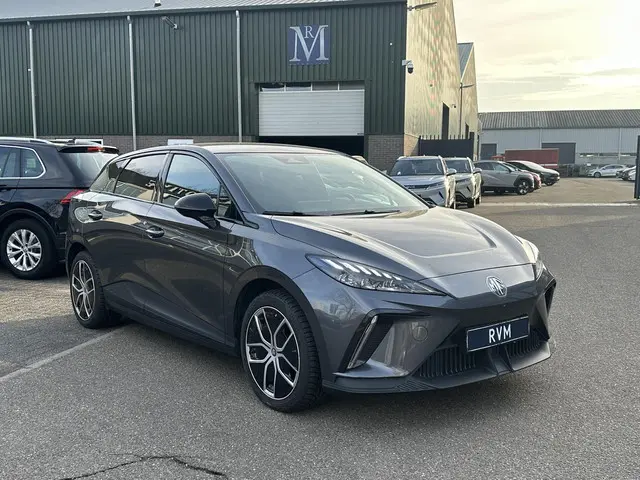 MG MG4 Electric Luxury 64 kWh |LONG RANGE | SOH 97%| ONDERHOUDSBEURT UITGEVOERD BIJ MG / DIRECT LEVE...