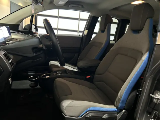BMW i3 S iPerformance 94Ah 33 kWh | verwarmde voorstoelen | cruise control | Soh (batterijcheck) Waa...