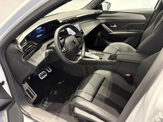 Peugeot e-308