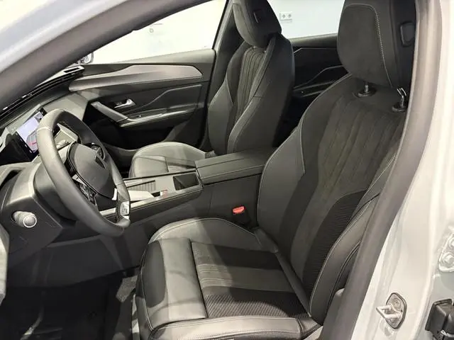 Peugeot e-308