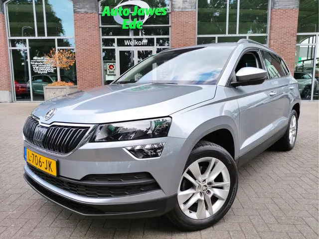 ŠKODA Karoq 1.0 TSI Business Edition 17Inch LMV - Parkeersensoren V+A - Getinte ruiten - NL auto