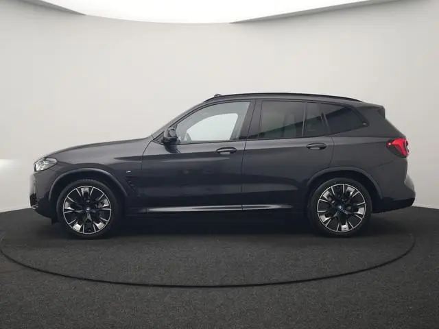 BMW iX3 M Sport 80 kWh 286pk Dealer O.H. | Panodak | Adaptive Cruise | Head Up | 360 Camera | Harman...