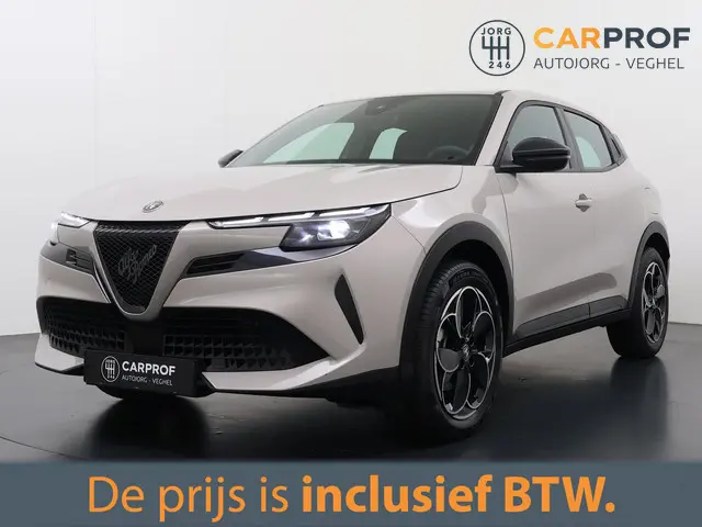 Alfa Romeo Junior Elettrica 54 kWh LMV | Apple CarPlay |