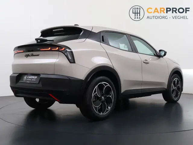 Alfa Romeo Junior Elettrica 54 kWh LMV | Apple CarPlay |