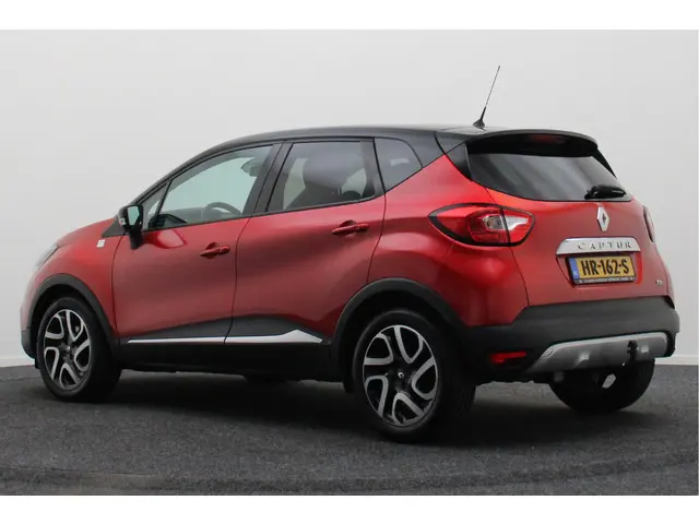 Renault Captur 1.2 TCe Helly Hansen Two-Tone, Navigatie, Keyless, Climate, Trekhaak, PDC, 17"