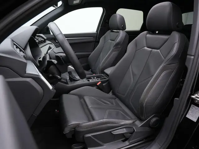 Audi Q3 45 TFSI e 245 pk S-tronic S edition / S-Line | Panoramadak | Trekhaak | Achteruitrijcamera |...