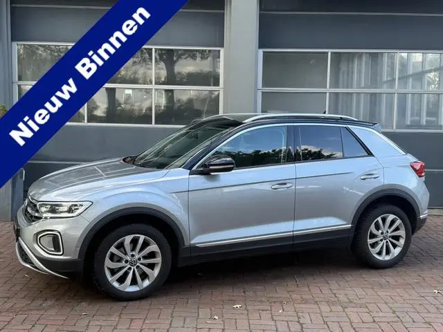 Volkswagen T-Roc 1.5 TSI Life 150pk Bj 2024 Km 32.000 Automaat,Trekhaak,Camera,17inch Hoge zit