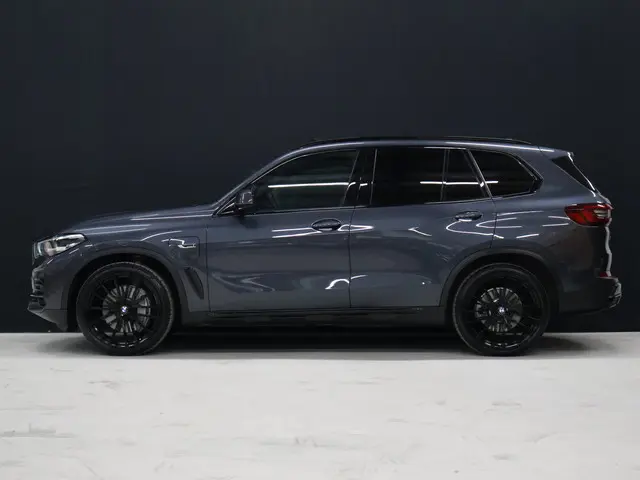 BMW X5 xDrive45e High Executive [SCHUIFKANTELDAK, APPLE CARPLAY, HEAD-UP, LUCHTVERING, MEMORY SEATS,...