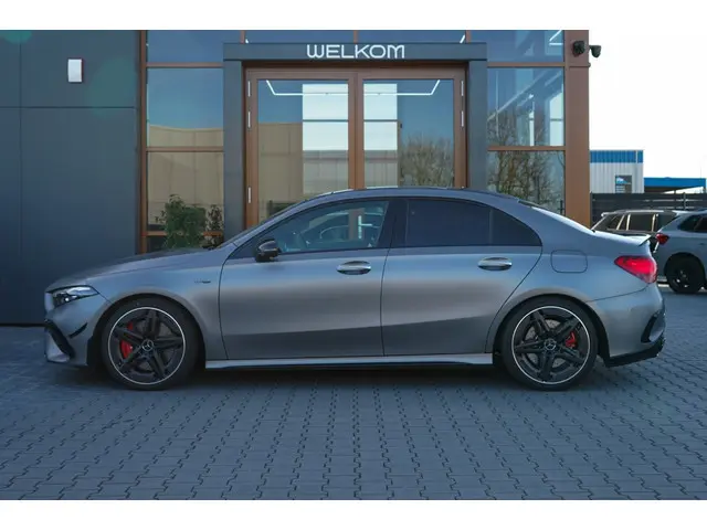 Mercedes-benz A-klasse AMG 35 4MATIC | Pano | Burmester | Buckets | Adap. Cruise