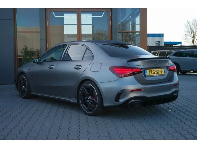 Mercedes-benz A-klasse AMG 35 4MATIC | Pano | Burmester | Buckets | Adap. Cruise