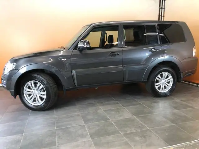 Mitsubishi Pajero 3.2 DI-D B-stijl euro6 3500kg | carplay | trekhaak | camera