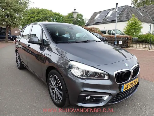 BMW 2-serie Active Tourer 220i M Sport / PANODAK / TREKHAAK / SPORTSTOELEN / NAVI / CRUISE