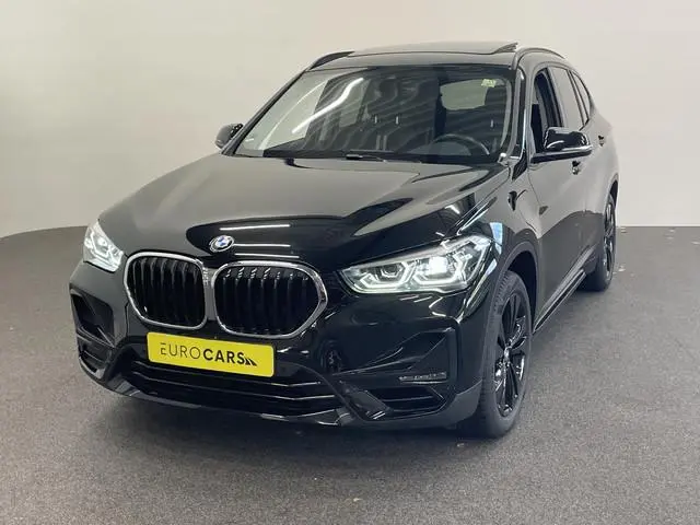 BMW X1 xDrive25e SportLine Aut PHEV Pano dak HiFi system Verwarmbare stoelen Sport stoelen navi Carp...